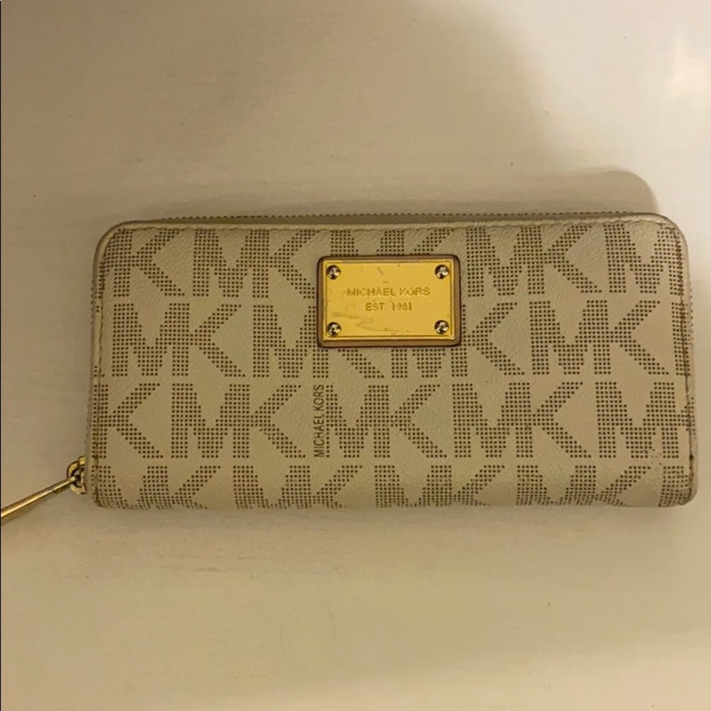 Michael Kors cream wallet